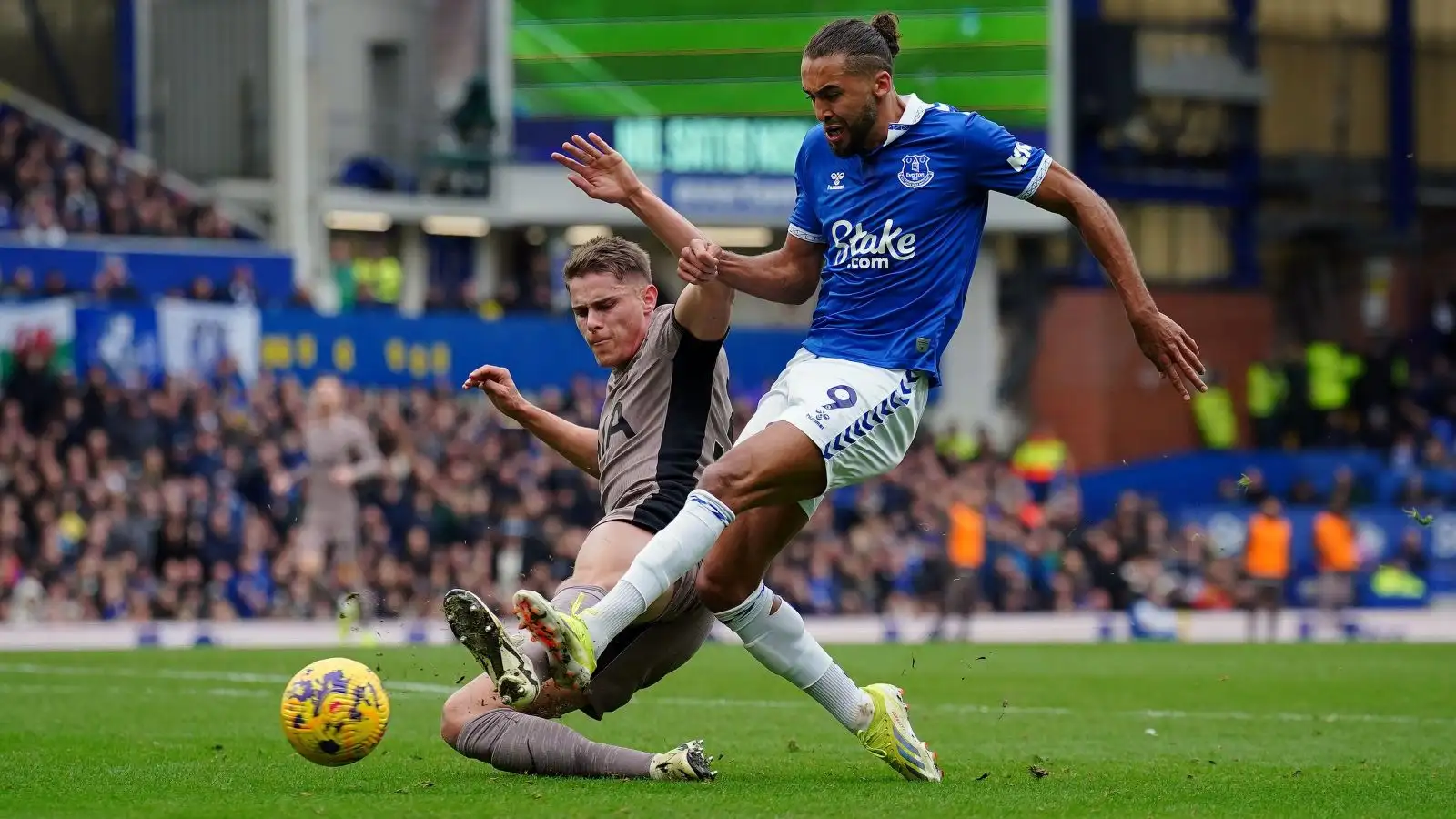 Van de Ven thrills, Everton scrap and Spurs trip late yet again as centre-halves take centre stage