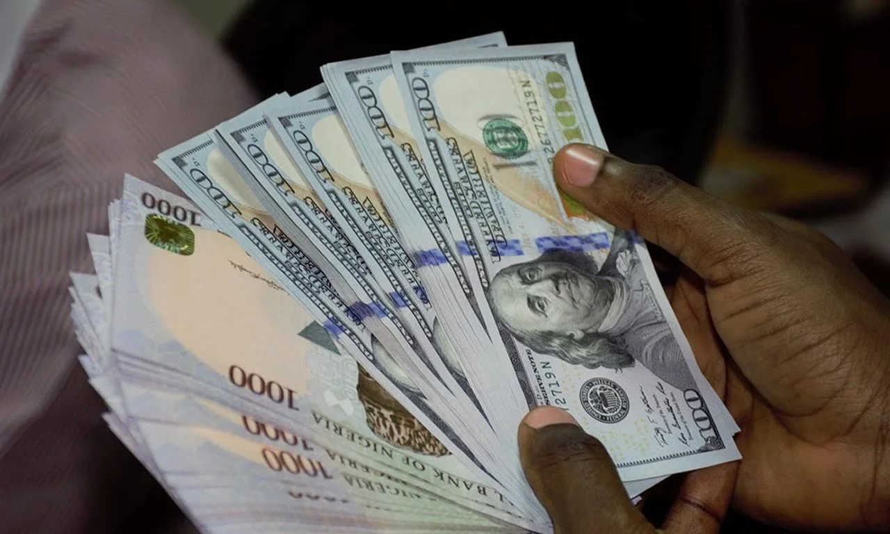 Nigerian naira continues free-fall against dollar