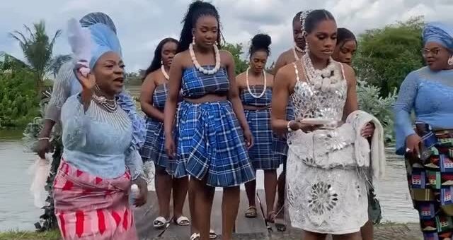 This Ijaw Bride Made an Epic Canoe Entrance at Her Wedding