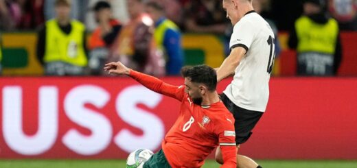 Florian Wirtz ‘studs-up raked’ Bruno Fernandes!