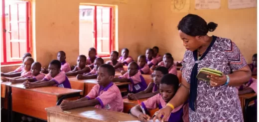 World Teachers’ Day: Oyo Senator congratulates Nigerian teachers